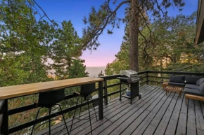 Updated Mountain Cabin Retreat with 180 views off Deck and Balcony Running Springs
